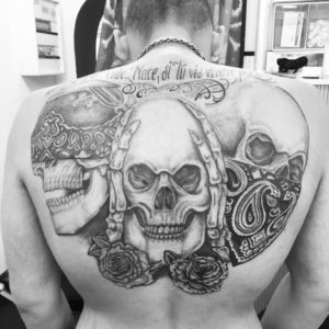 Tätowierung, Rückentattoo, chicano, Skull, Tattoo, Haut und Tinte, Rückentattoo, Backpiepe, black&white tattoo, Wolfsburg